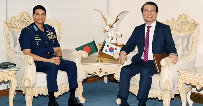 বিমান বাহিনী প্রধানের সঙ্গে ঢাকায় নিযুক্ত দক্ষিণ কোরিয়ার রাষ্ট্রদূত